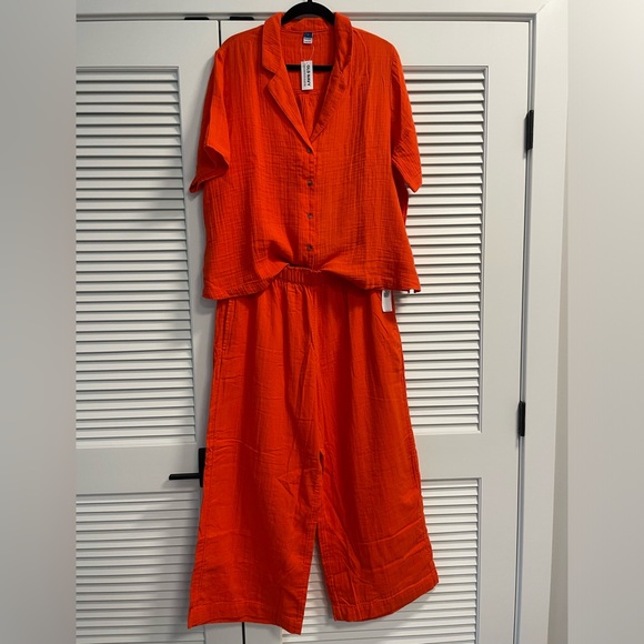 Old Navy Pants - NWT Old Navy Crinkle Gauze Set. Size L. Warm Sunset Color.